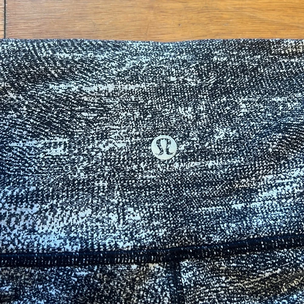 Lululemon Wunder Under High-Rise Crop Tights in Rush Jacquard, size 6 - Picture 10 of 14
